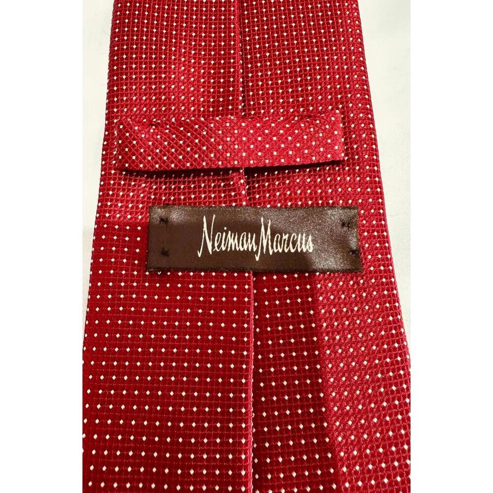 Neiman Marcus 100% Silk Men's Neck Tie Red with White Dot Pattern - Picture 6 of 8